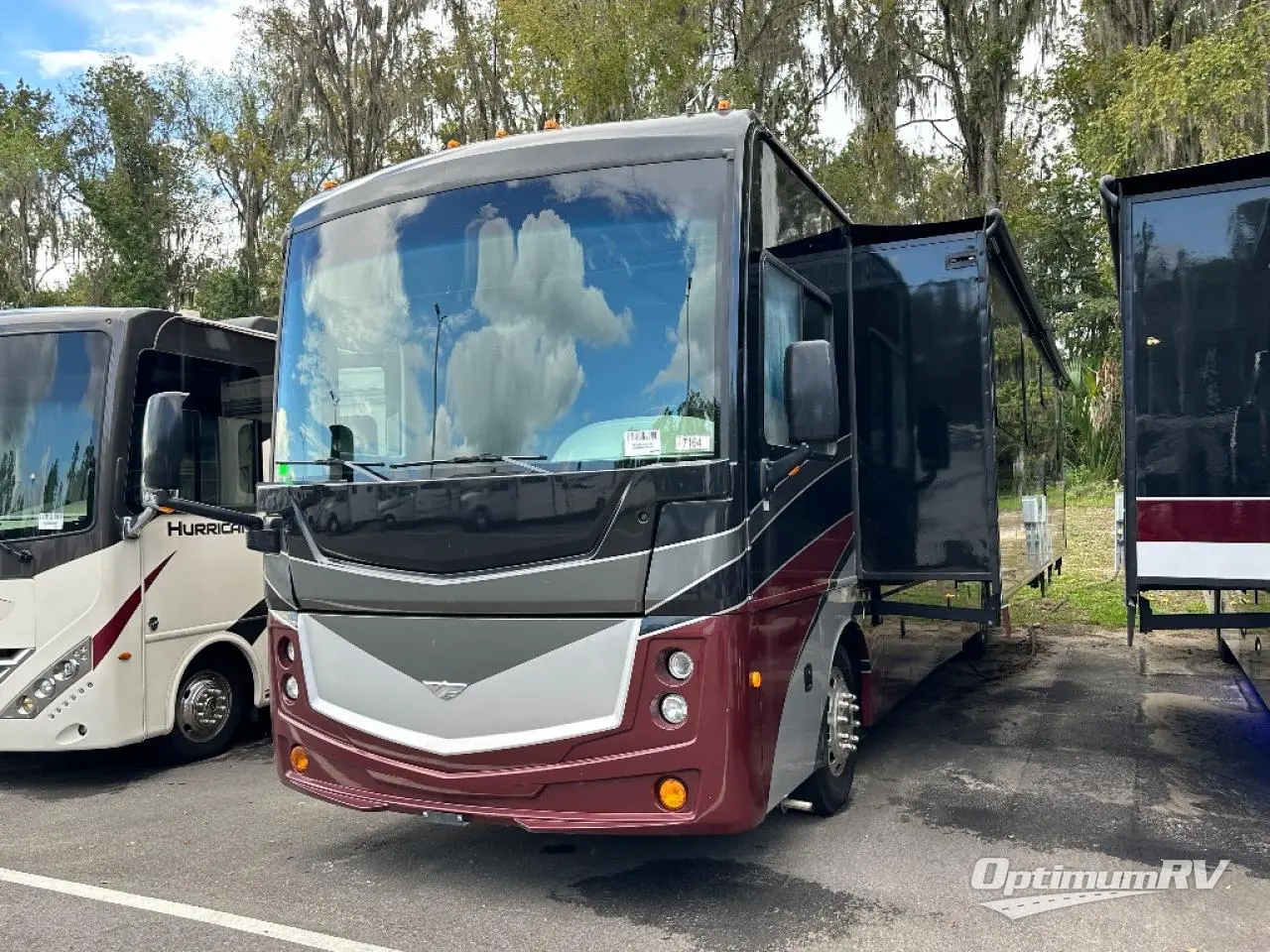 2019 Fleetwood Discovery 38N Photo 4
