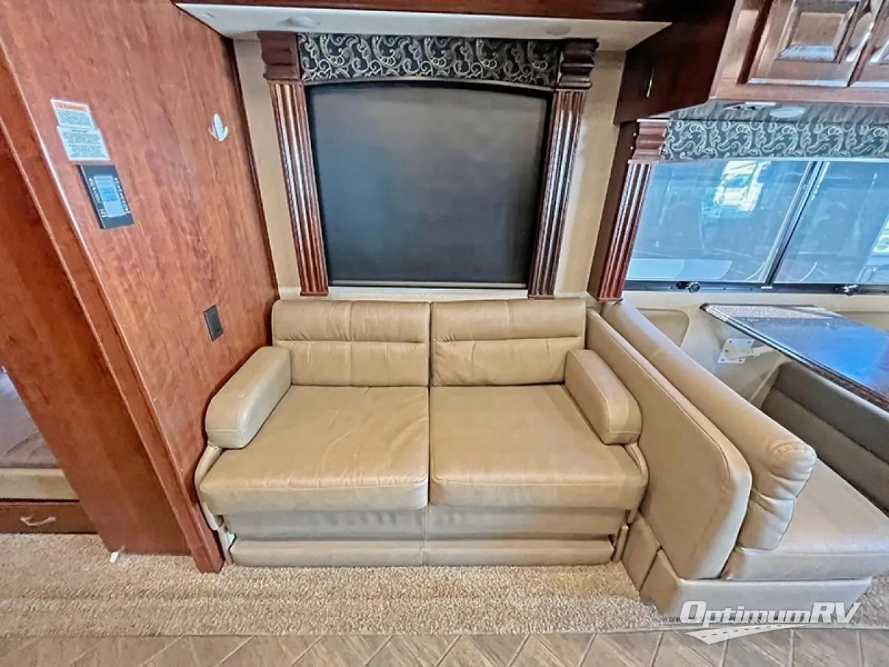 2019 Fleetwood Discovery 38N Photo 8