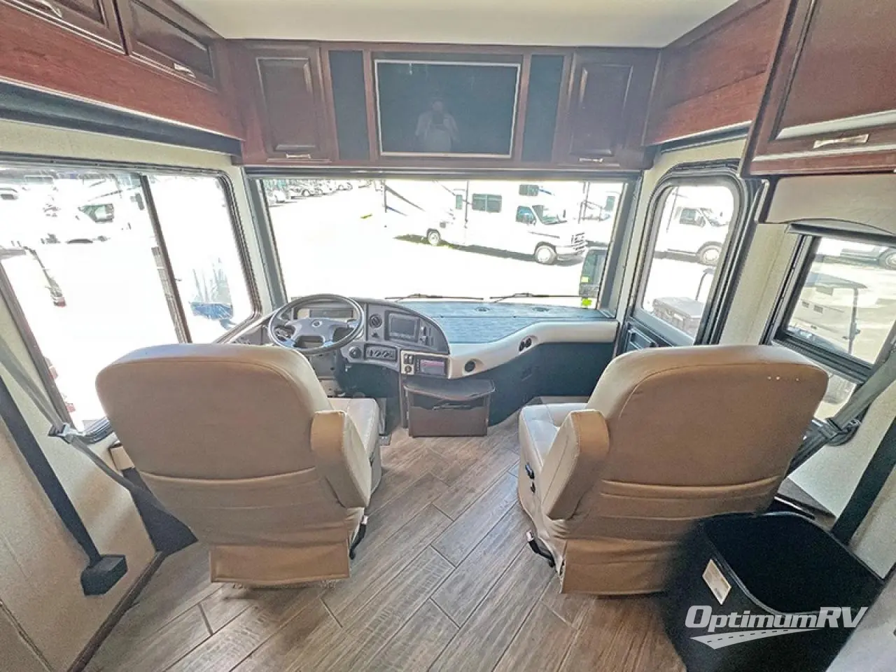 2019 Fleetwood Discovery 38N Photo 9