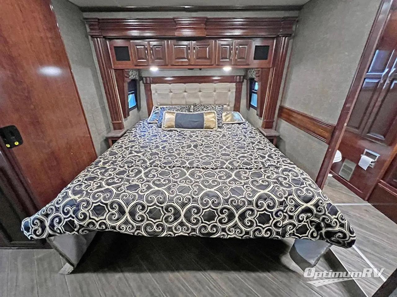 2019 Fleetwood Discovery 38N Photo 14