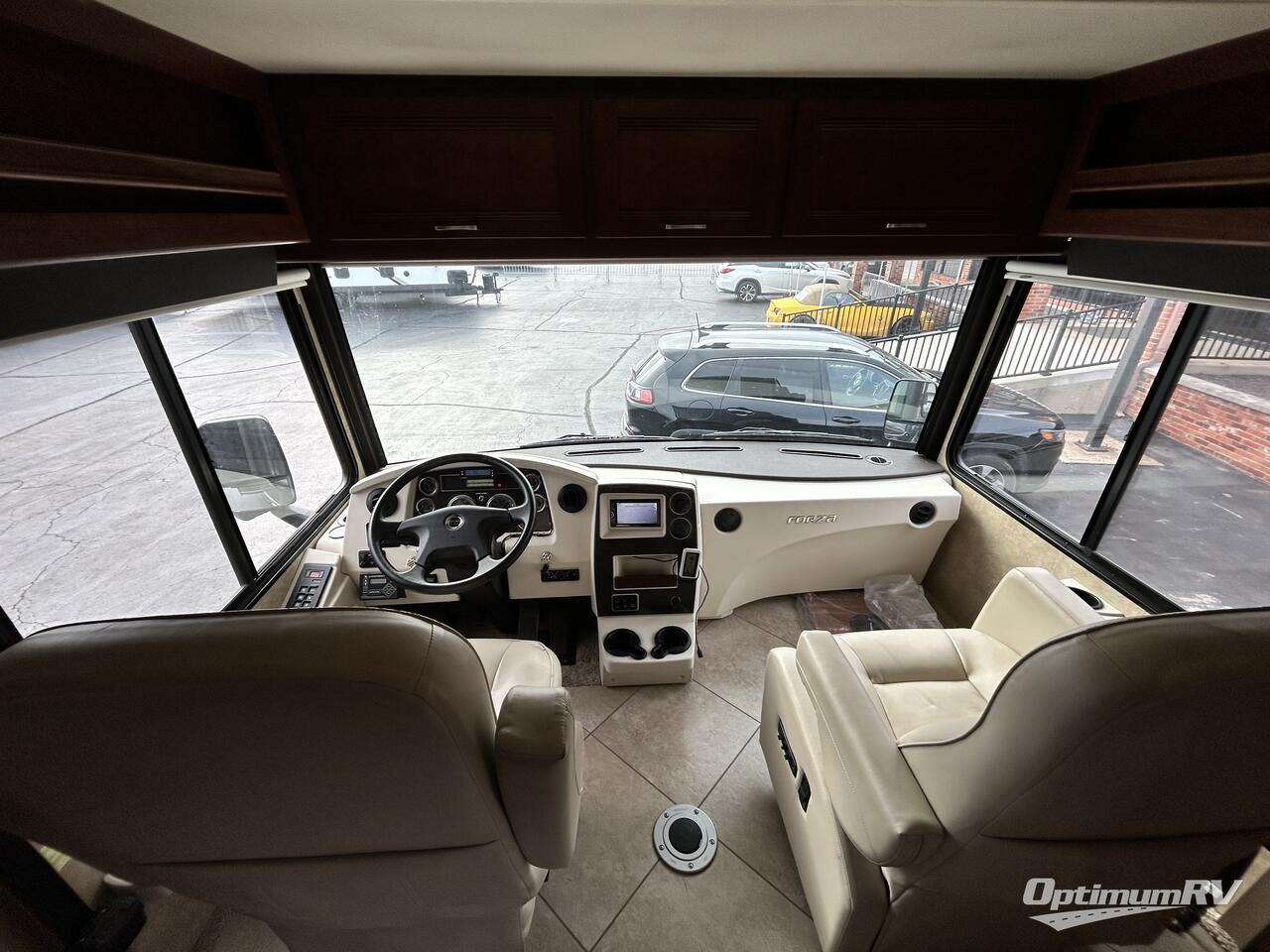 2015 Winnebago Forza 34T Photo 4