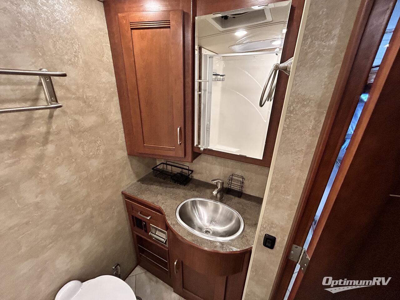 2015 Winnebago Forza 34T Photo 17