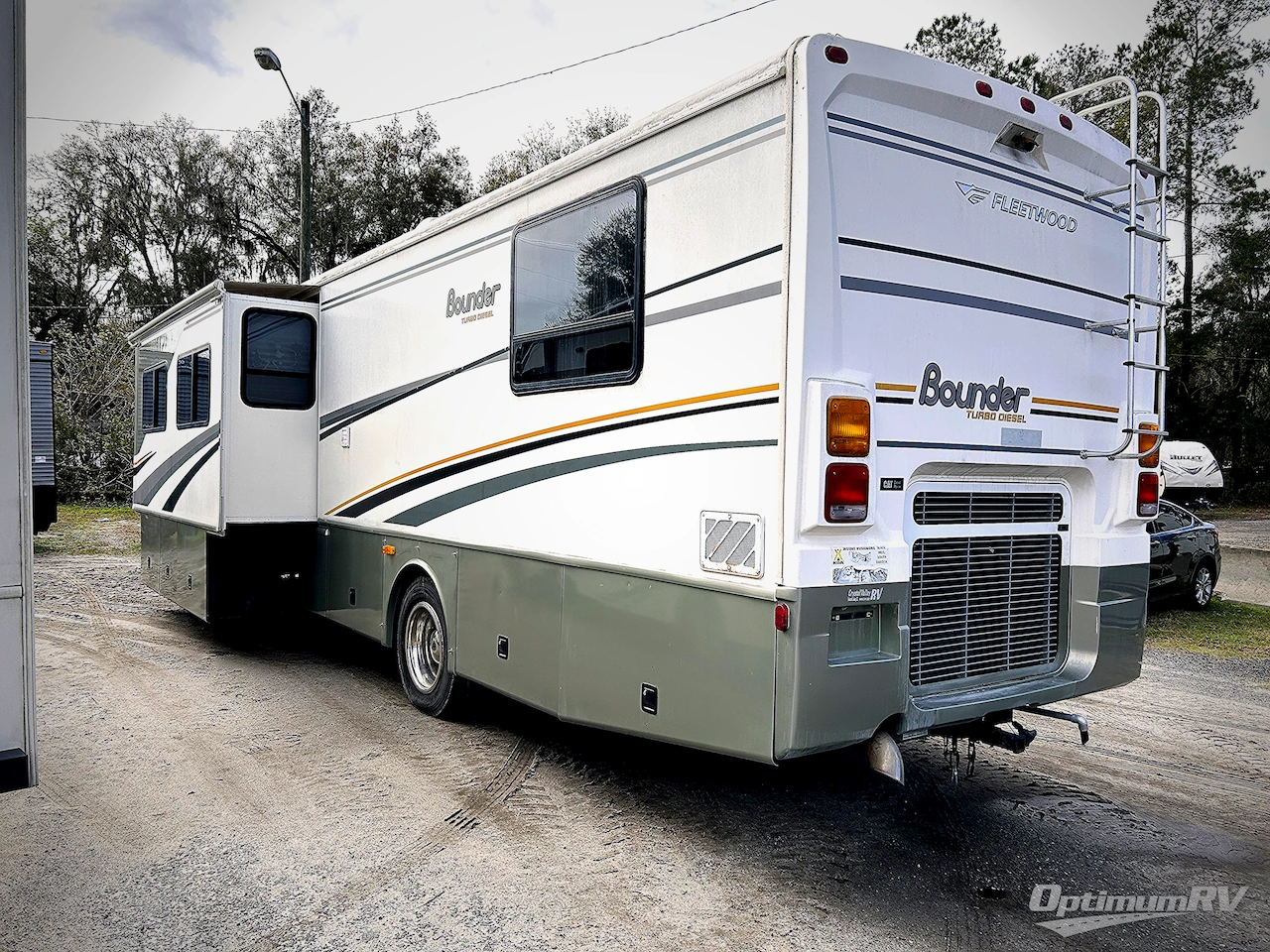 2006 Fleetwood Bounder Diesel 39Z Photo 3