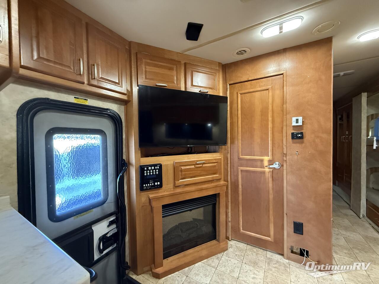 2009 Gulf Stream SuperNova 6400 Photo 11