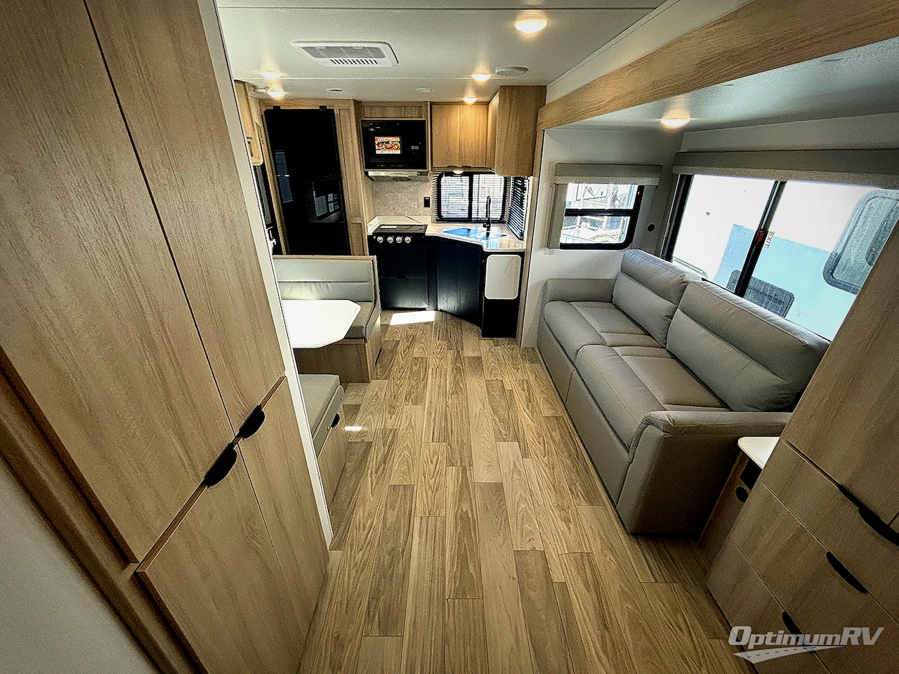 2025 Winnebago Minnie 2529RG Photo 4