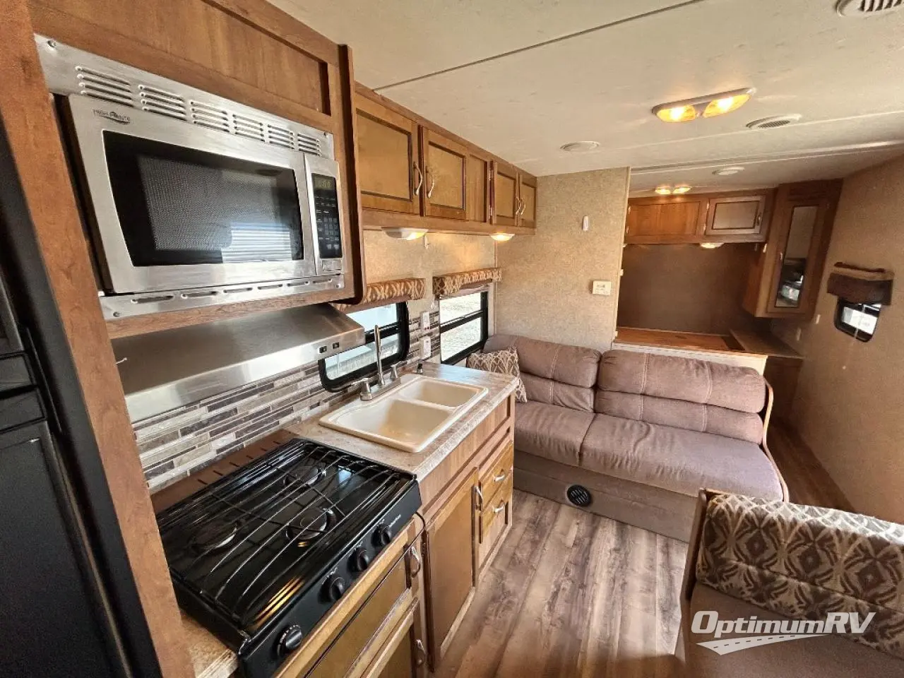 2016 Coachmen Catalina 273BH Photo 6