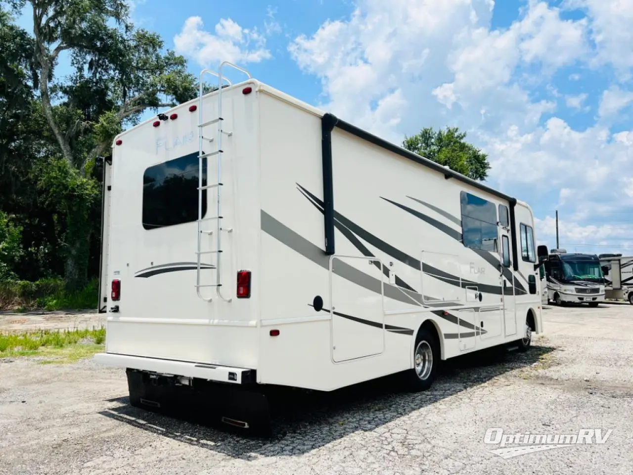 2019 Fleetwood Flair 29M Photo 2