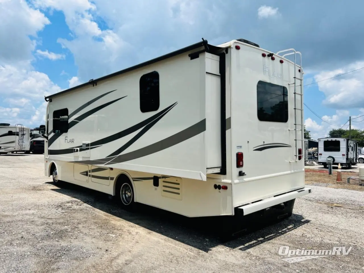 2019 Fleetwood Flair 29M Photo 3