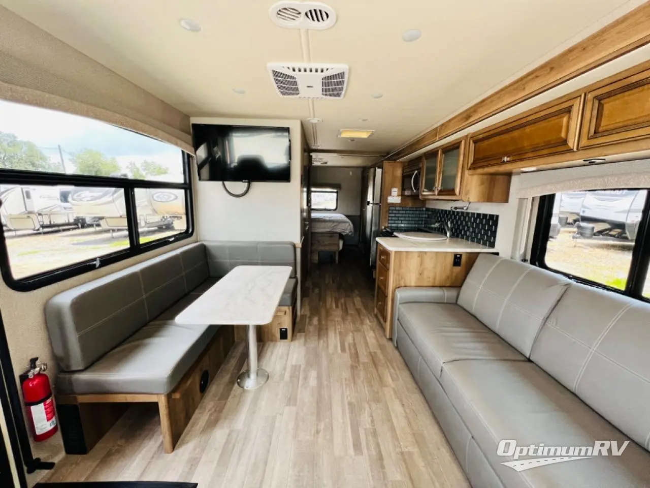 2019 Fleetwood Flair 29M Photo 4