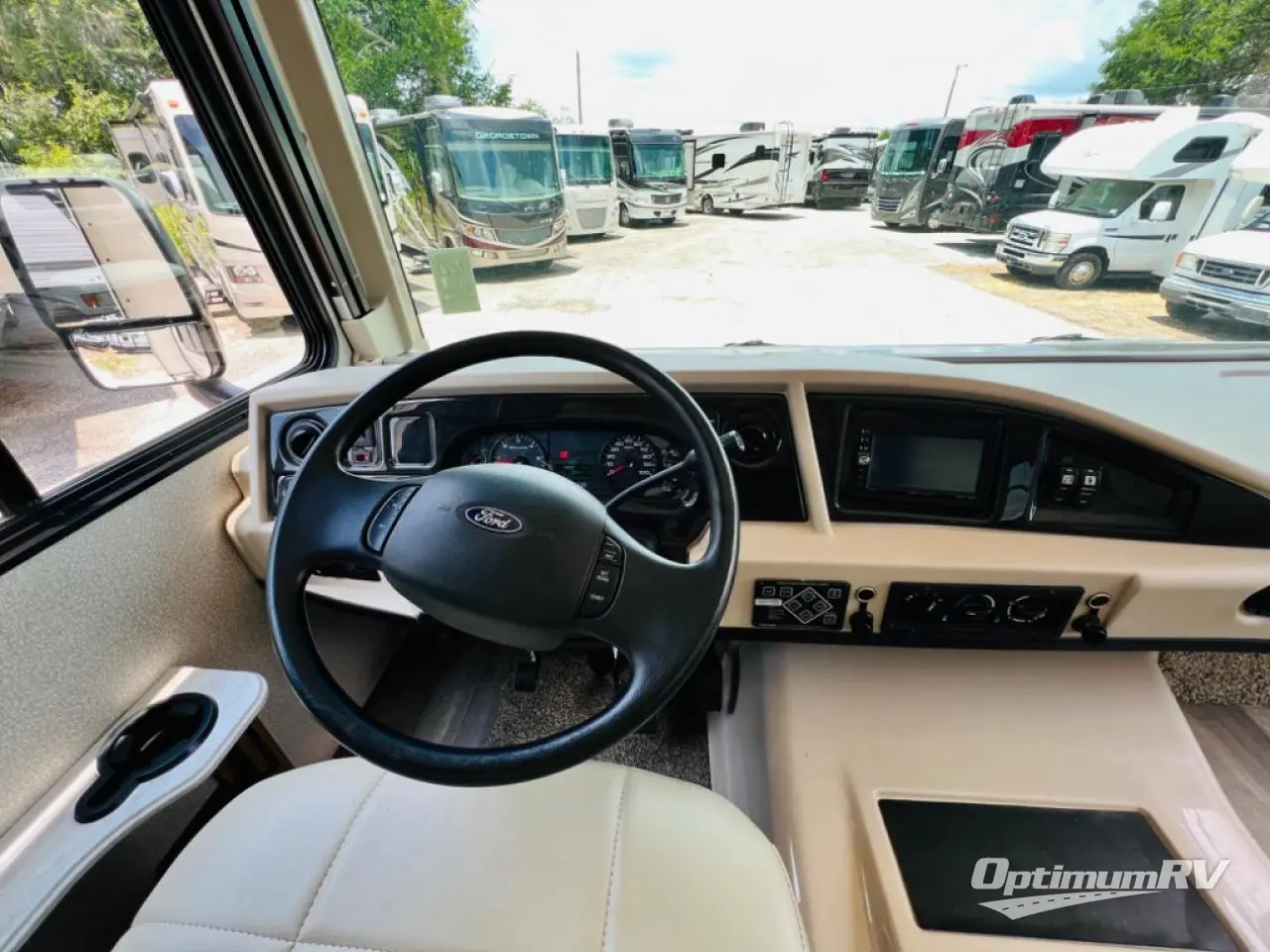 2019 Fleetwood Flair 29M Photo 7