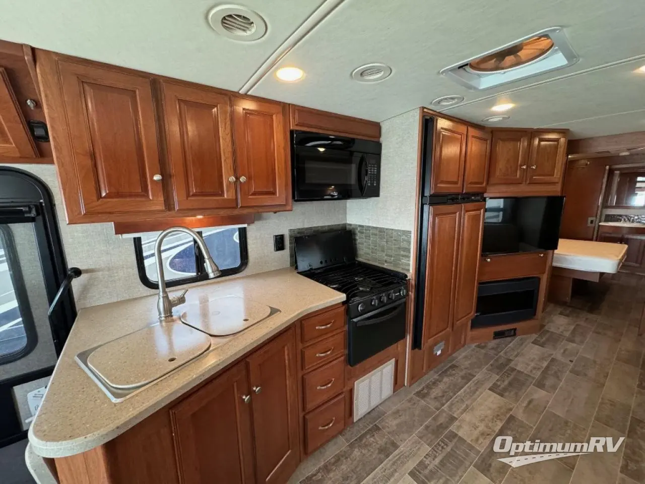 2019 Winnebago Vista LX 35F Photo 4