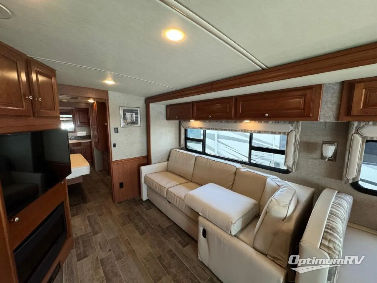 2019 Winnebago Vista LX 35F Photo 5