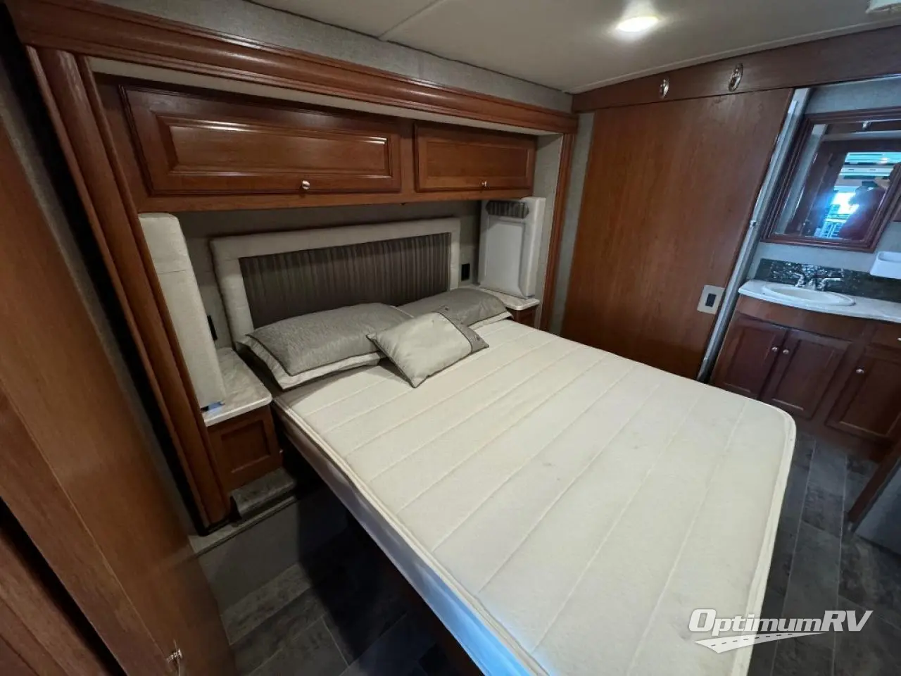 2019 Winnebago Vista LX 35F Photo 7