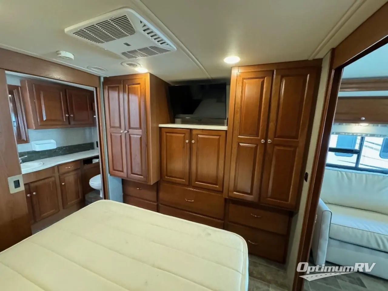 2019 Winnebago Vista LX 35F Photo 8