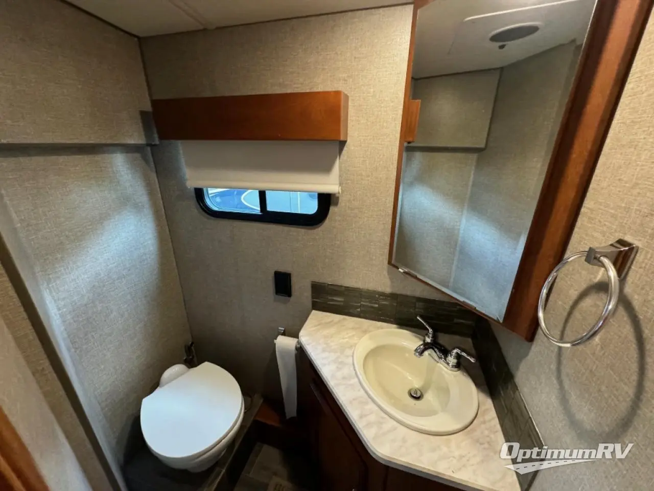 2019 Winnebago Vista LX 35F Photo 9