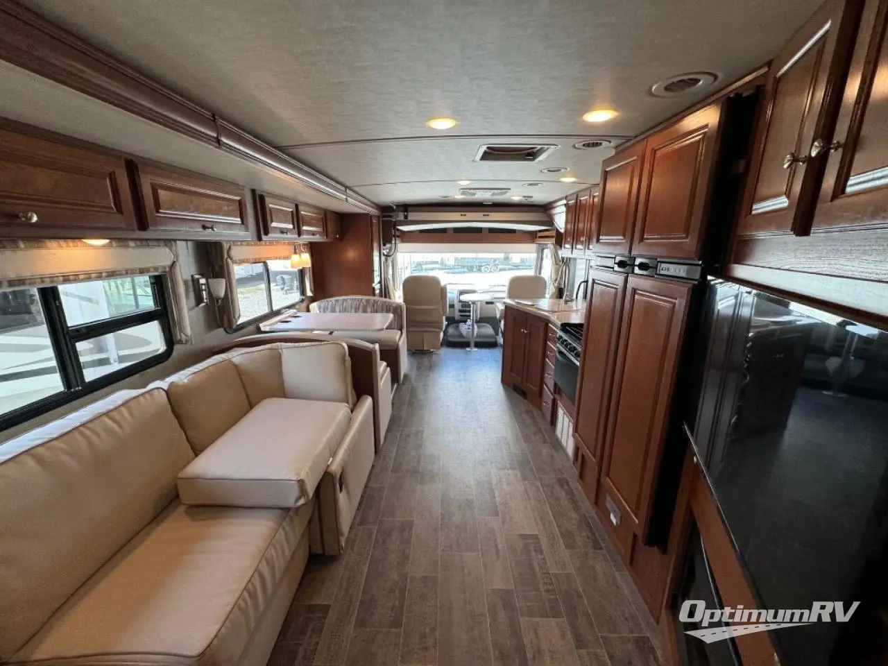 2019 Winnebago Vista LX 35F Photo 12