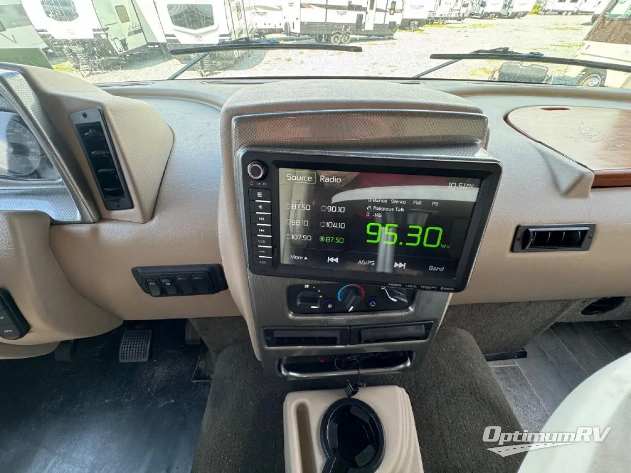 2019 Winnebago Vista LX 35F Photo 14