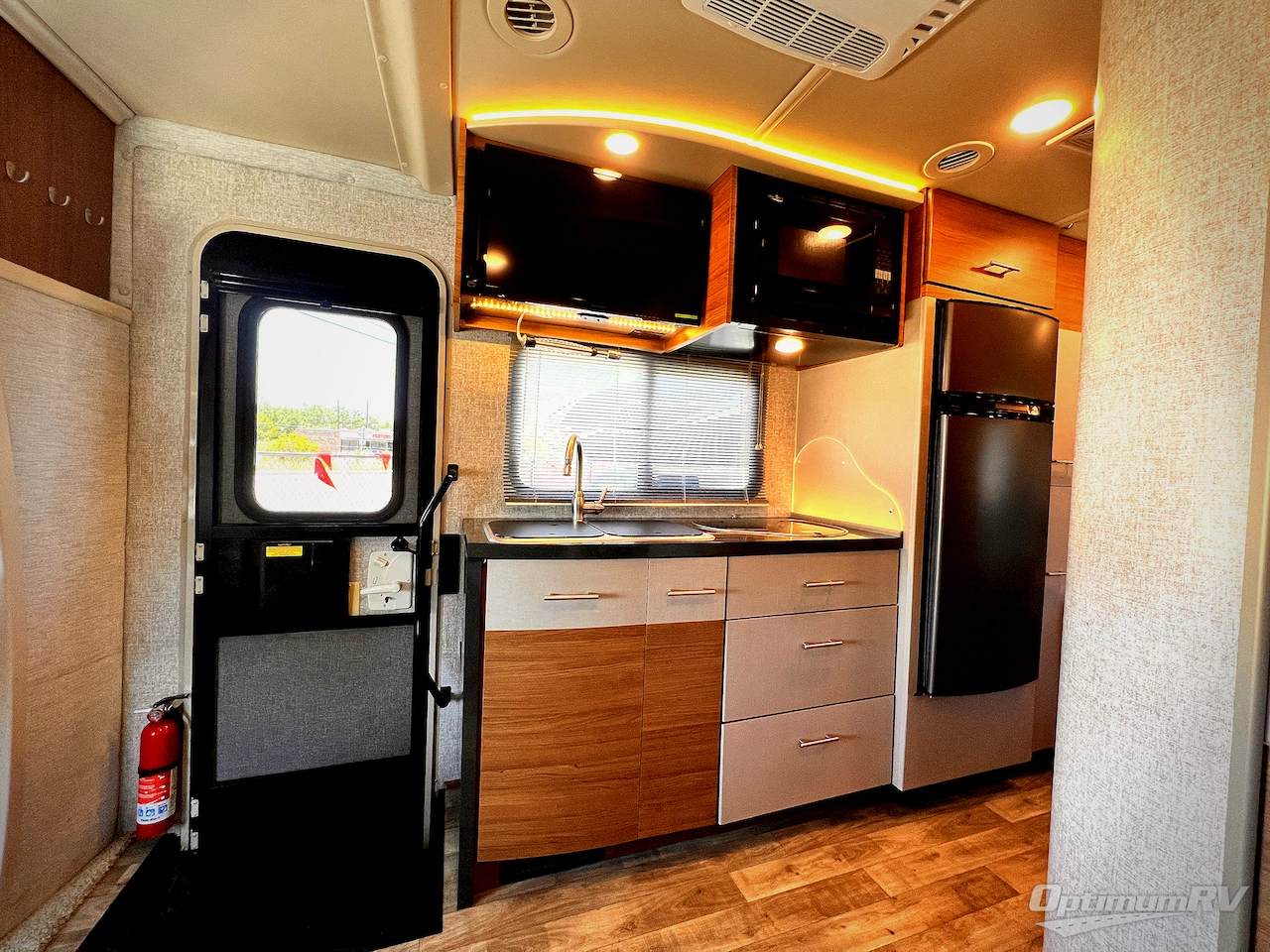 2017 Winnebago View 24V Photo 8