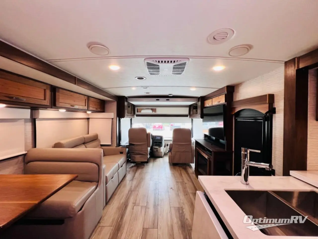 2021 Winnebago Forza 34T Photo 14