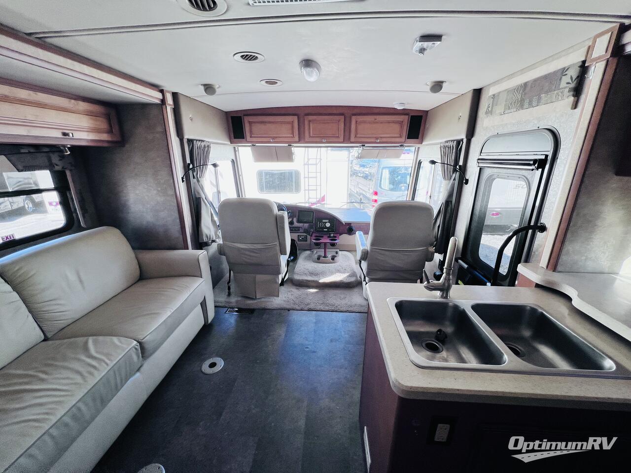 2014 Winnebago Vista 27N Photo 5