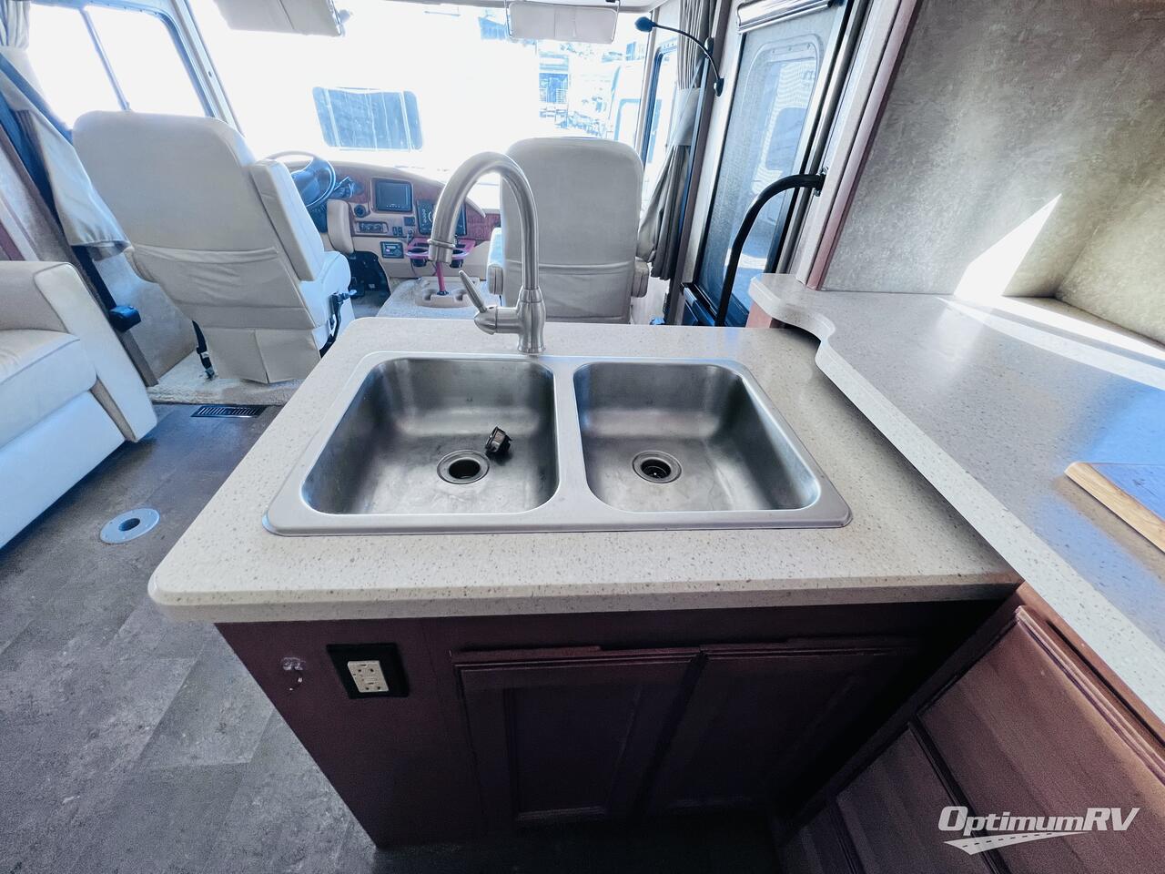 2014 Winnebago Vista 27N Photo 12