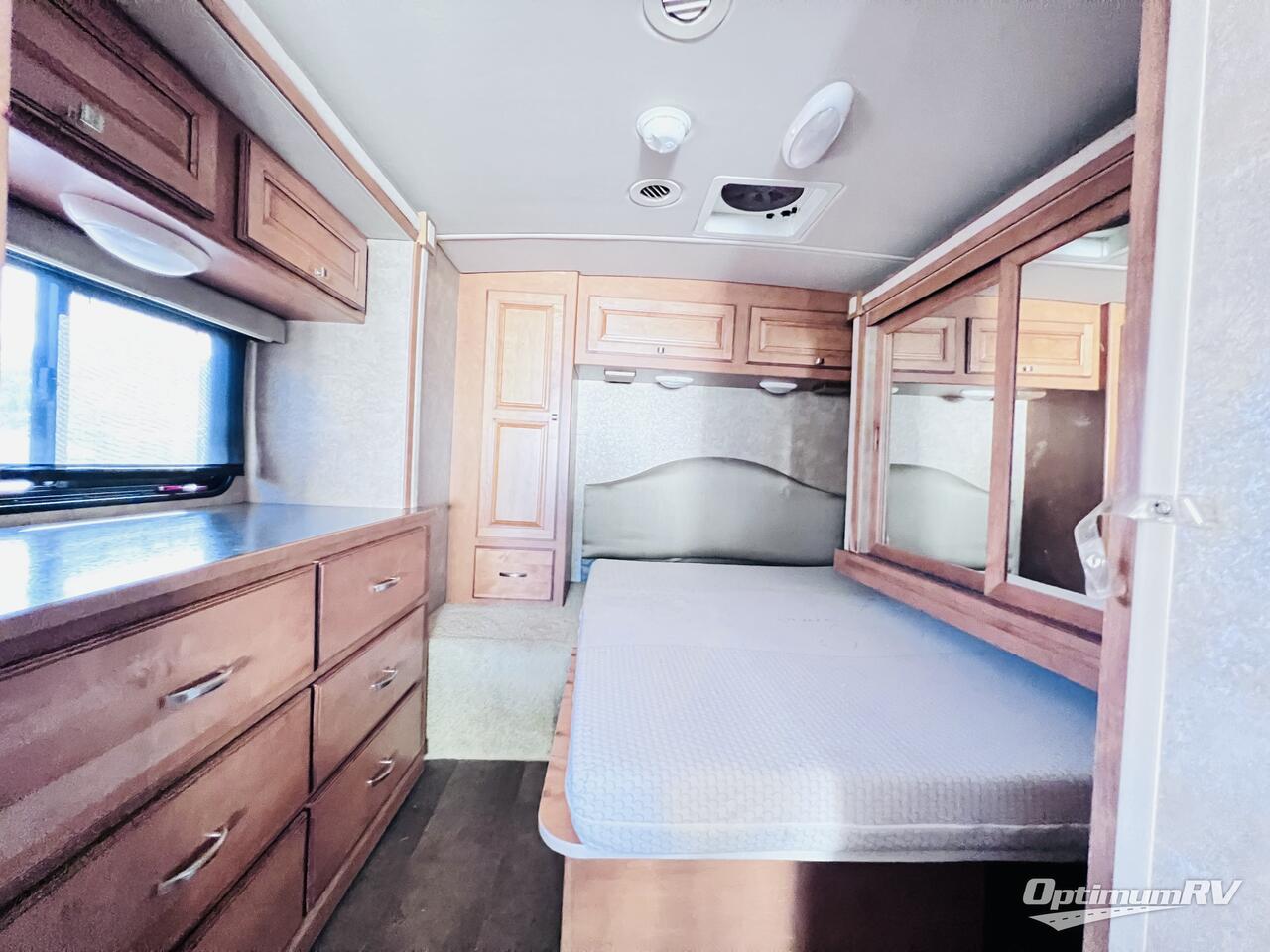 2014 Winnebago Vista 27N Photo 16