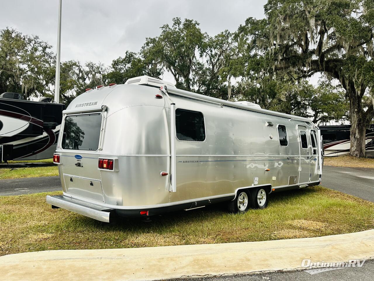 2014 Airstream Classic 31 Photo 2