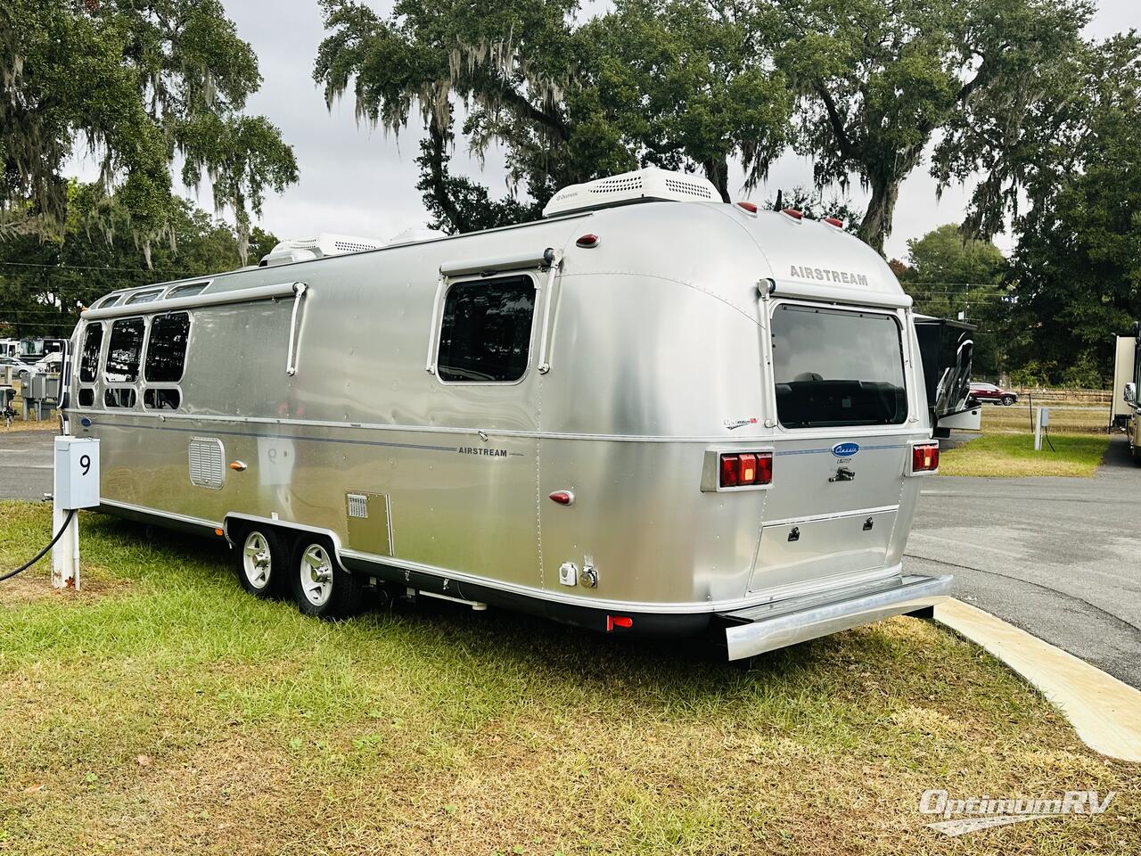 2014 Airstream Classic 31 Photo 3