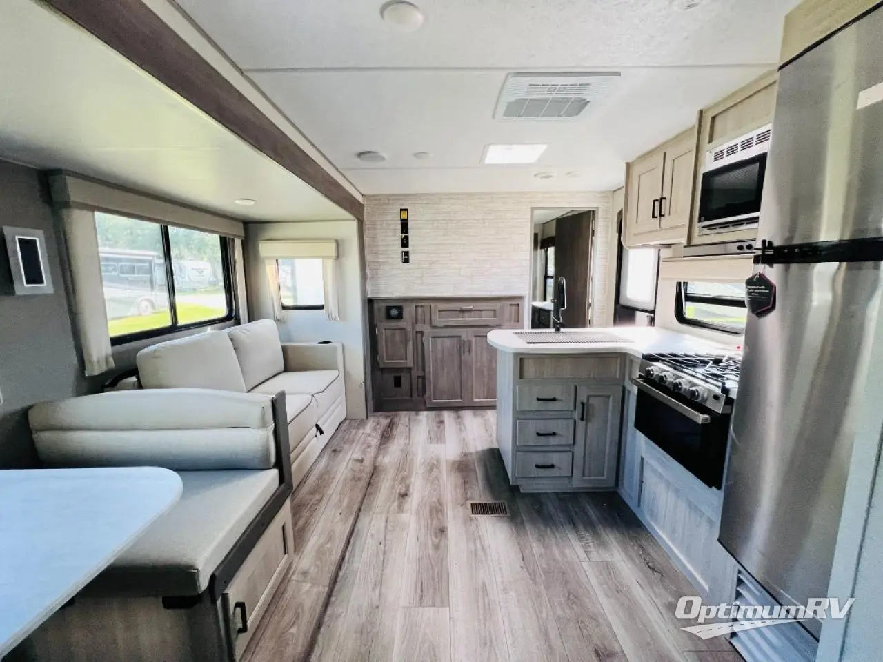 2024 Coachmen Catalina Legacy Edition 343BHTS Photo 5