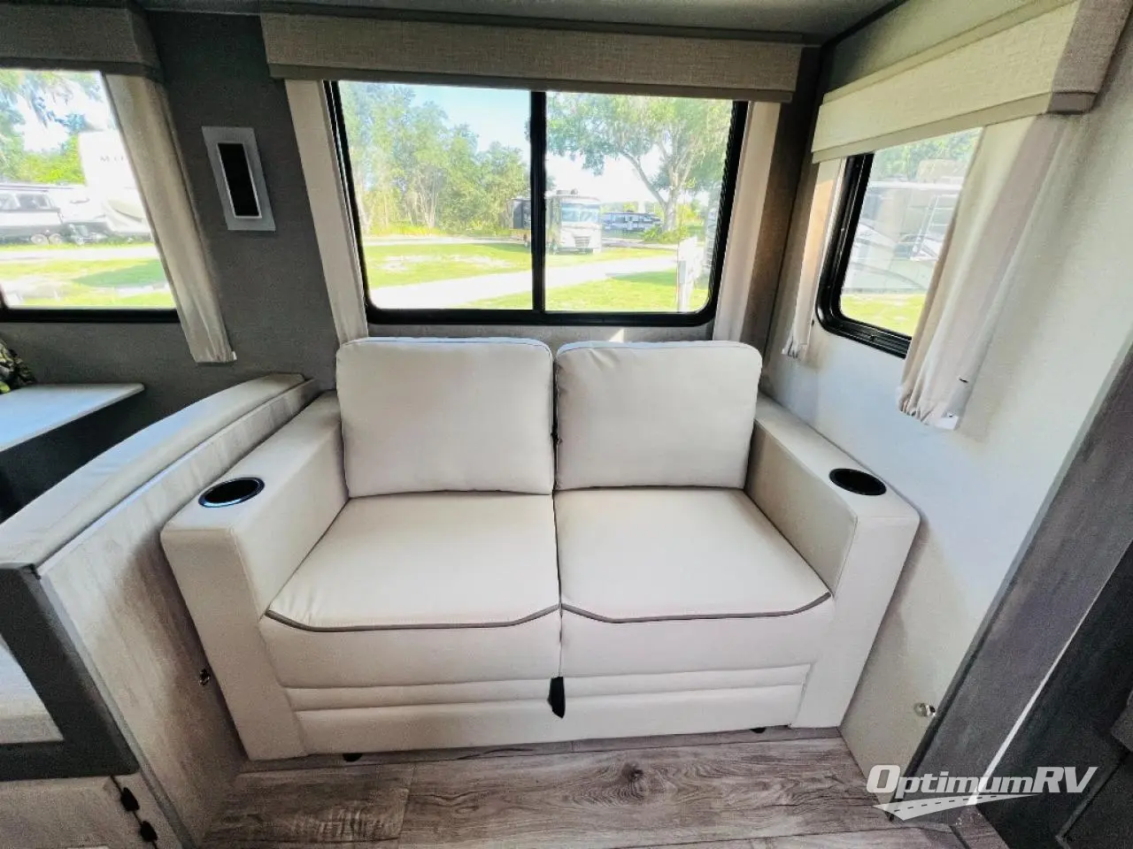 2024 Coachmen Catalina Legacy Edition 343BHTS Photo 8