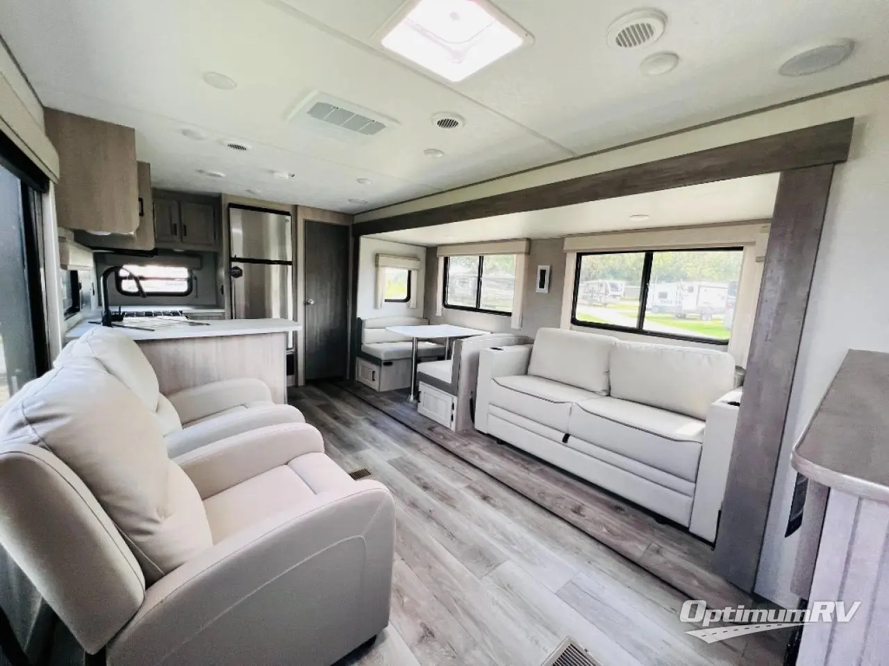 2024 Coachmen Catalina Legacy Edition 303RKDS Photo 5