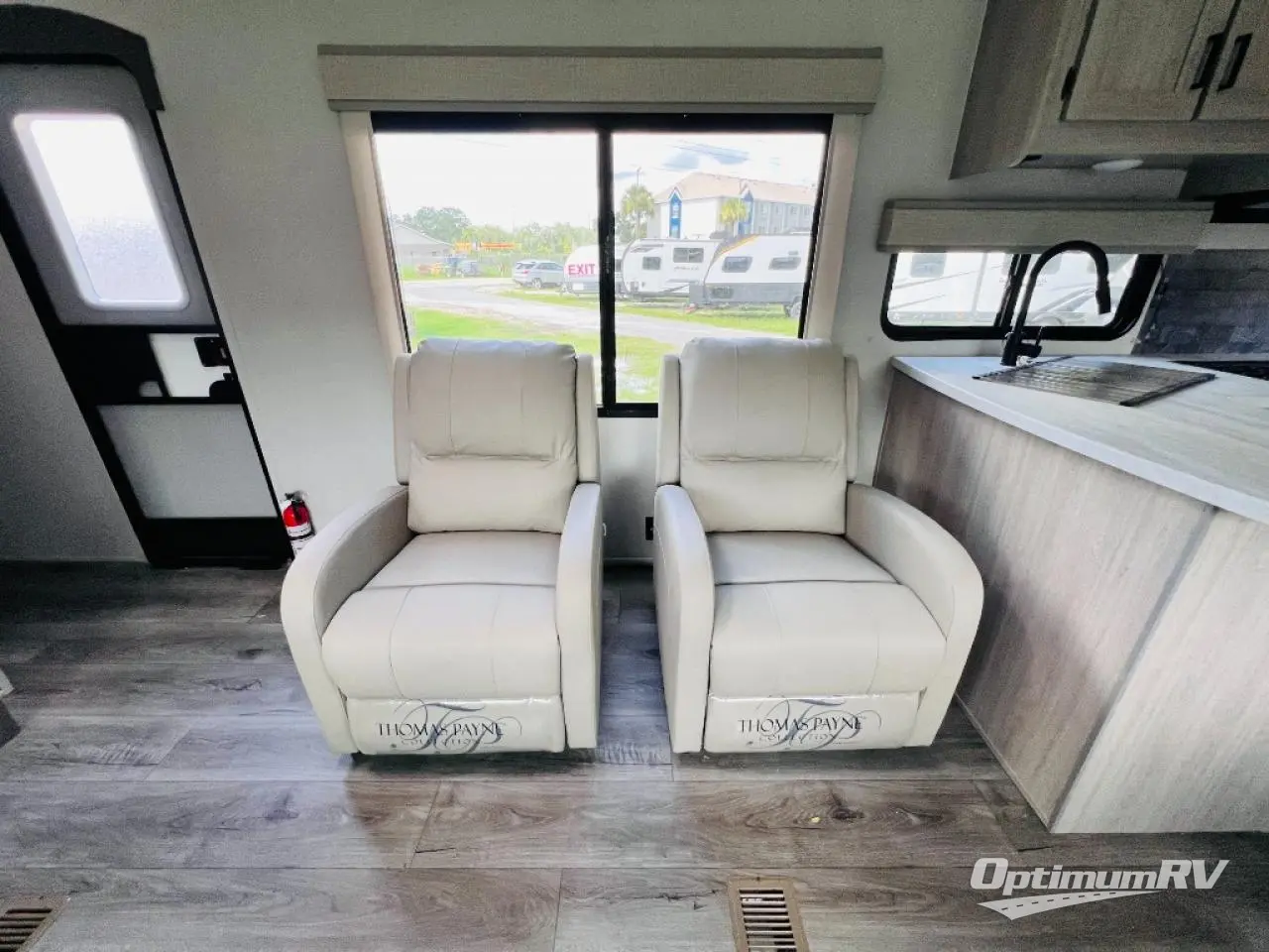 2024 Coachmen Catalina Legacy Edition 303RKDS Photo 10