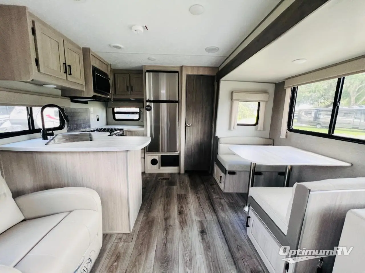 2024 Coachmen Catalina Legacy Edition 303RKDS Photo 11