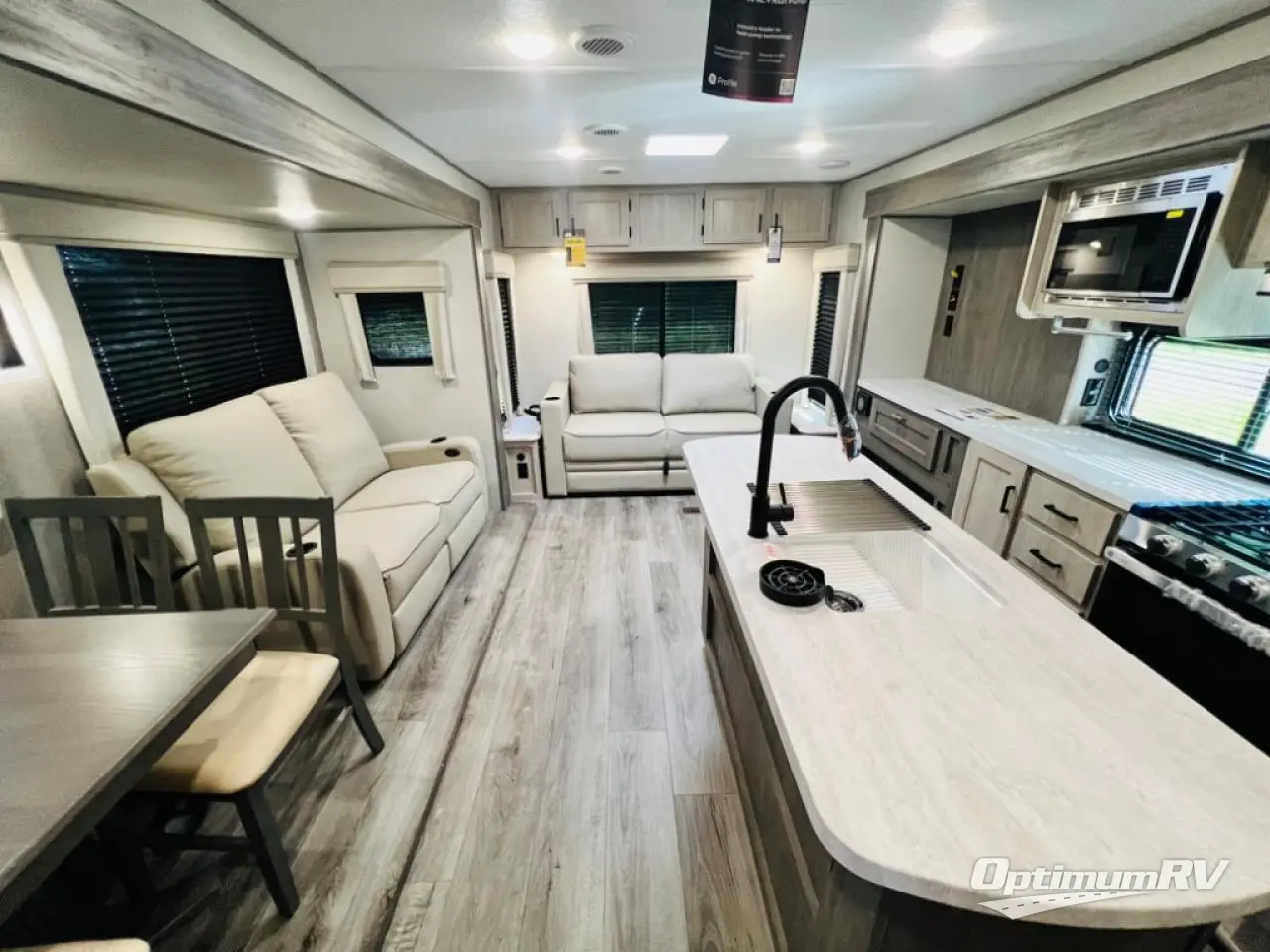 2025 Coachmen Catalina Legacy Edition 313RLTS Photo 3