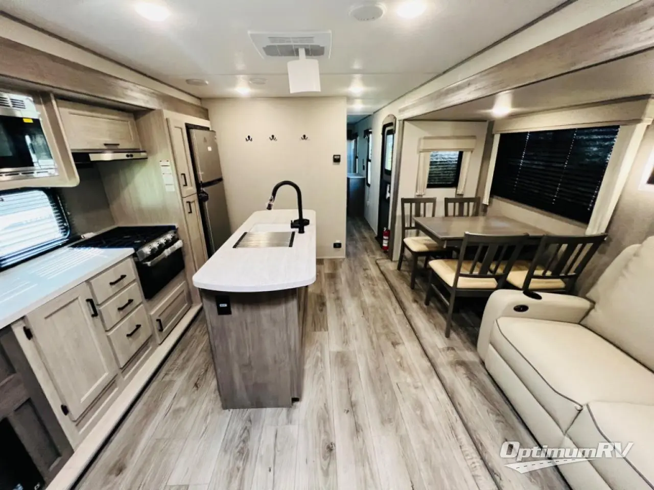 2025 Coachmen Catalina Legacy Edition 313RLTS Photo 4