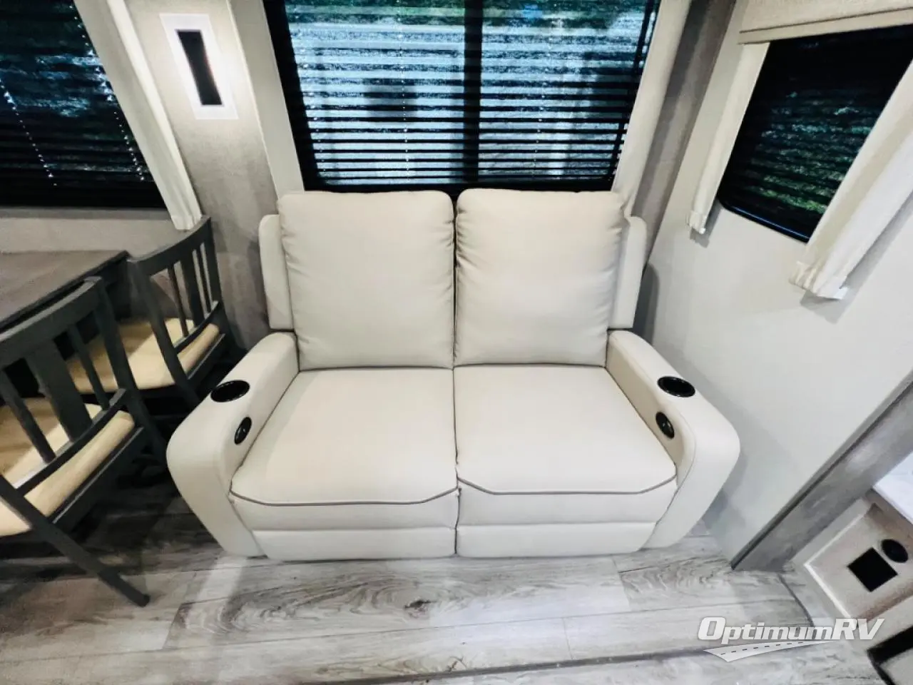 2025 Coachmen Catalina Legacy Edition 313RLTS Photo 5