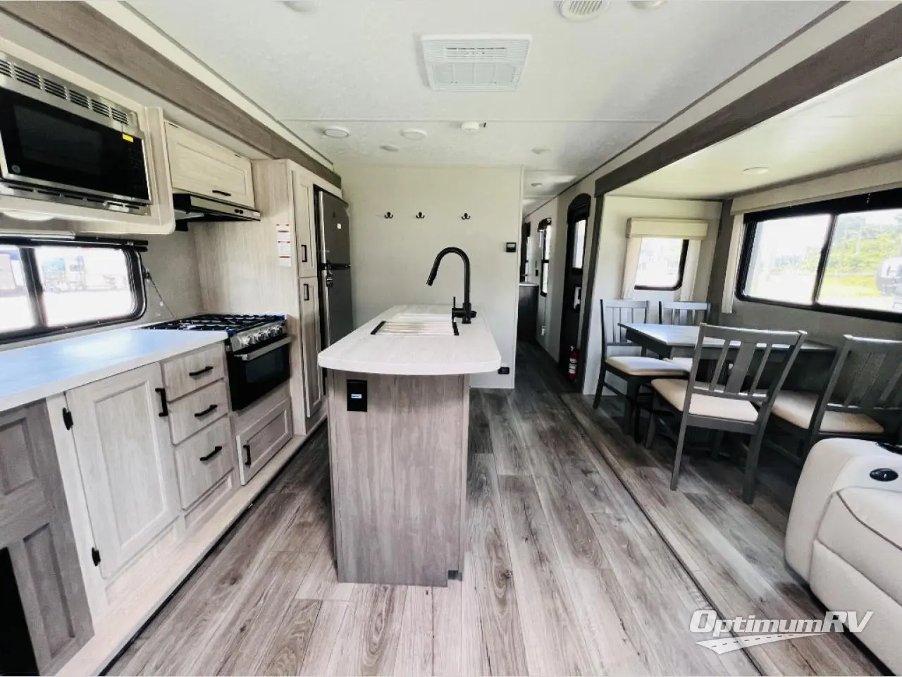 2025 Coachmen Catalina Legacy Edition 313RLTS Photo 5