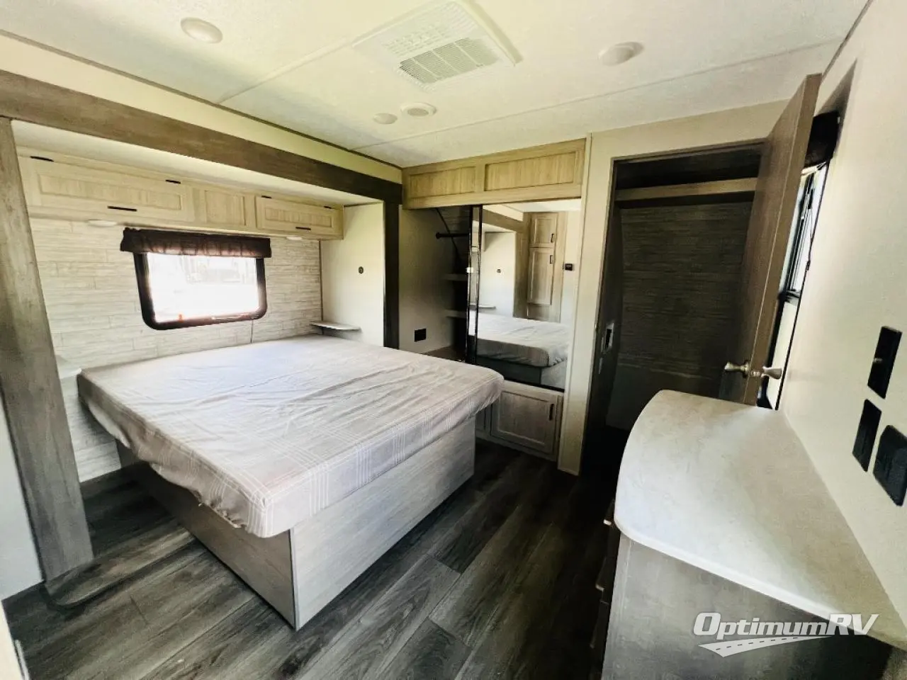 2025 Coachmen Catalina Legacy Edition 313RLTS Photo 15