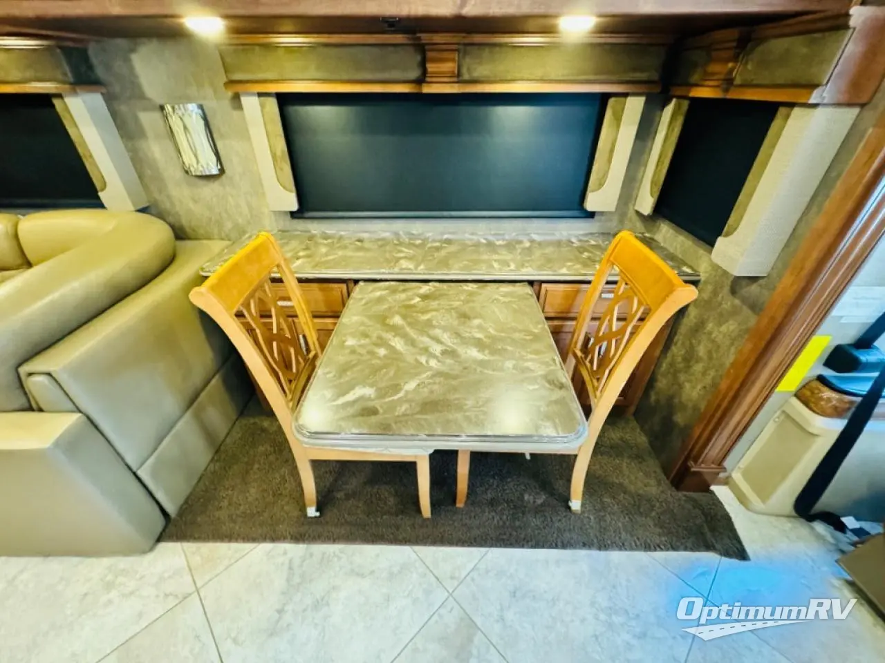 2014 Fleetwood Discovery 40X Photo 16