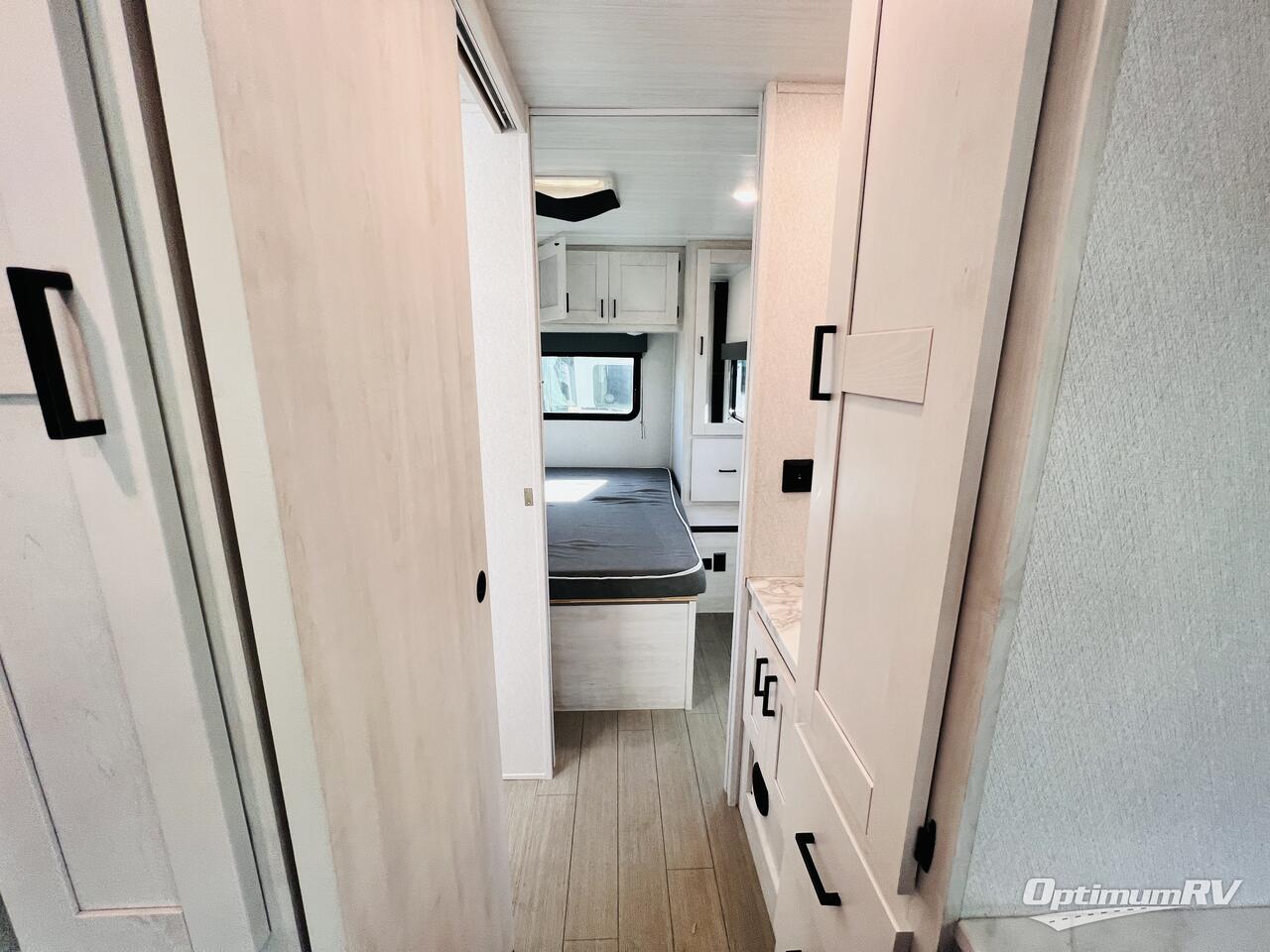 2021 Coachmen Freelander M-27 QB Photo 15