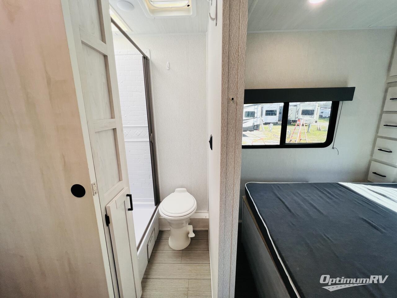 2021 Coachmen Freelander M-27 QB Photo 18