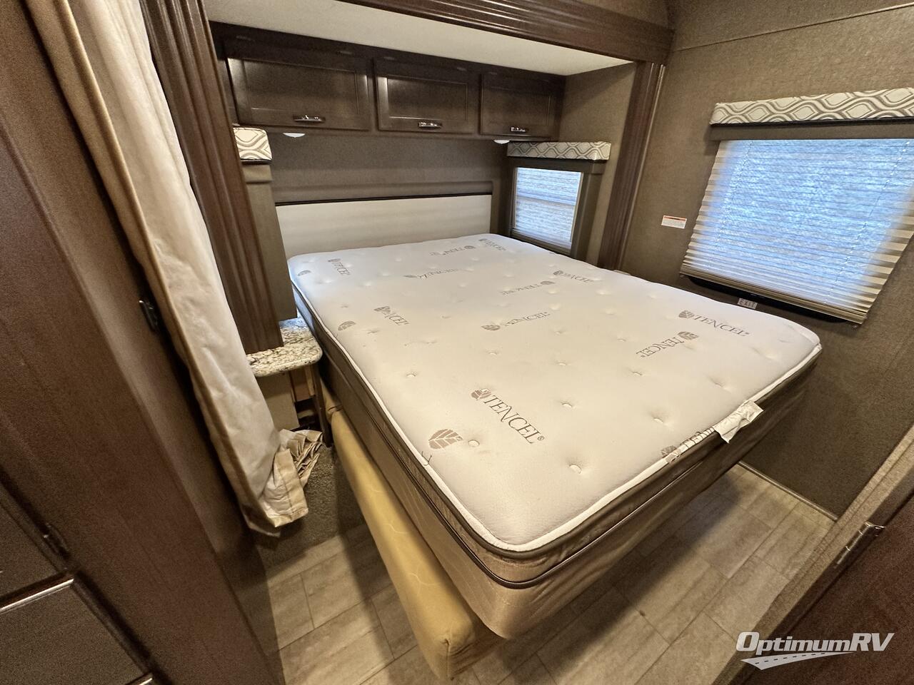 2019 Thor Freedom Traveler A27 Photo 17