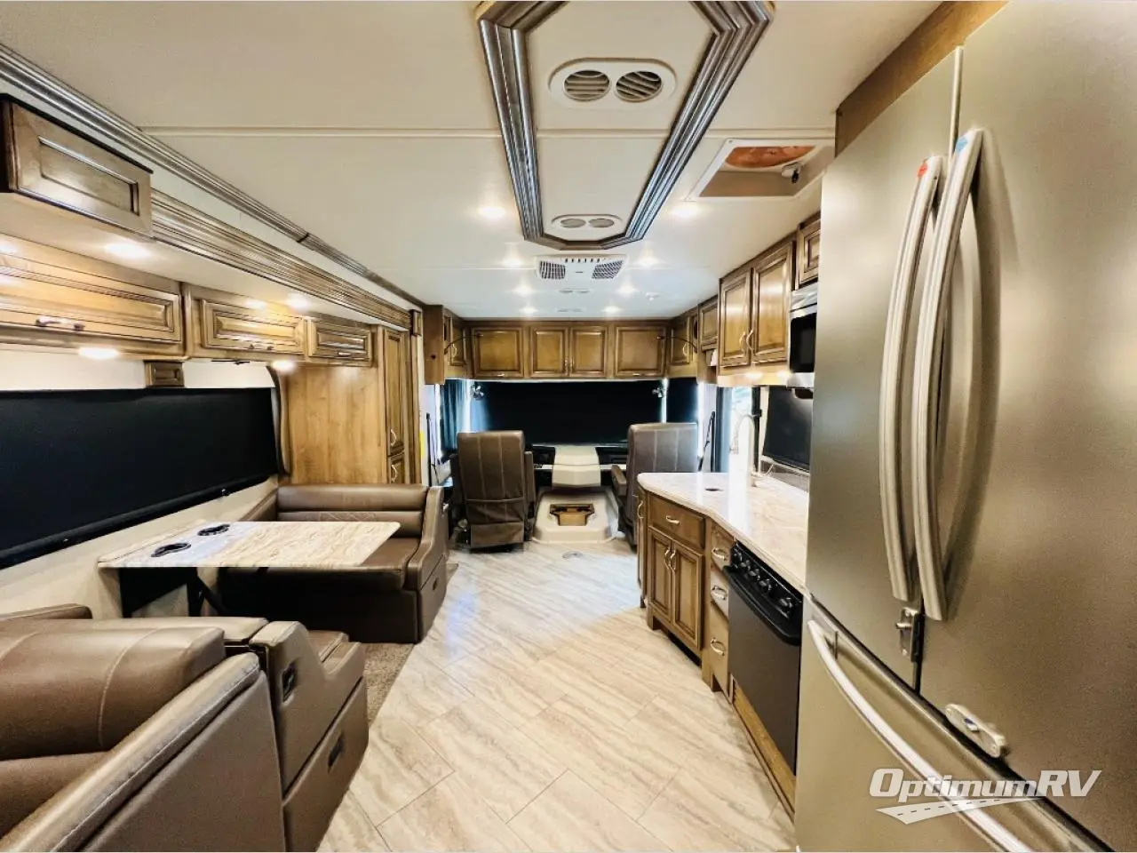 2019 Fleetwood Bounder 33C Photo 5