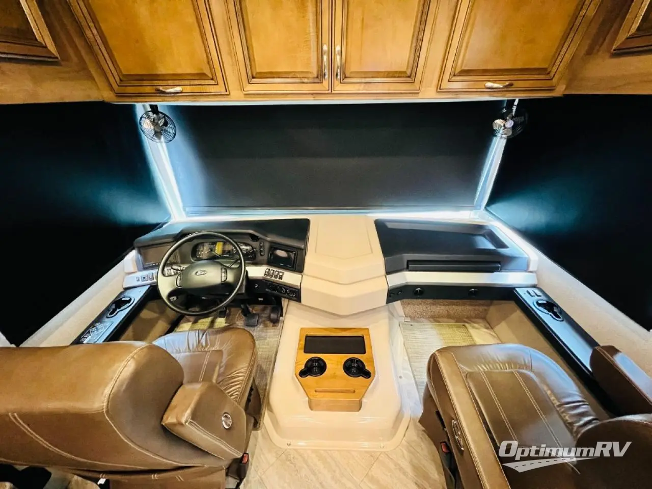 2019 Fleetwood Bounder 33C Photo 7