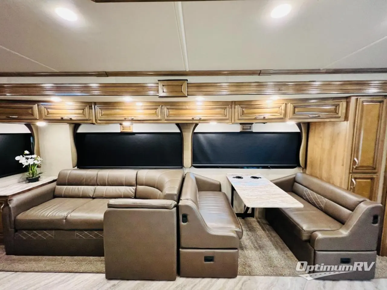 2019 Fleetwood Bounder 33C Photo 15