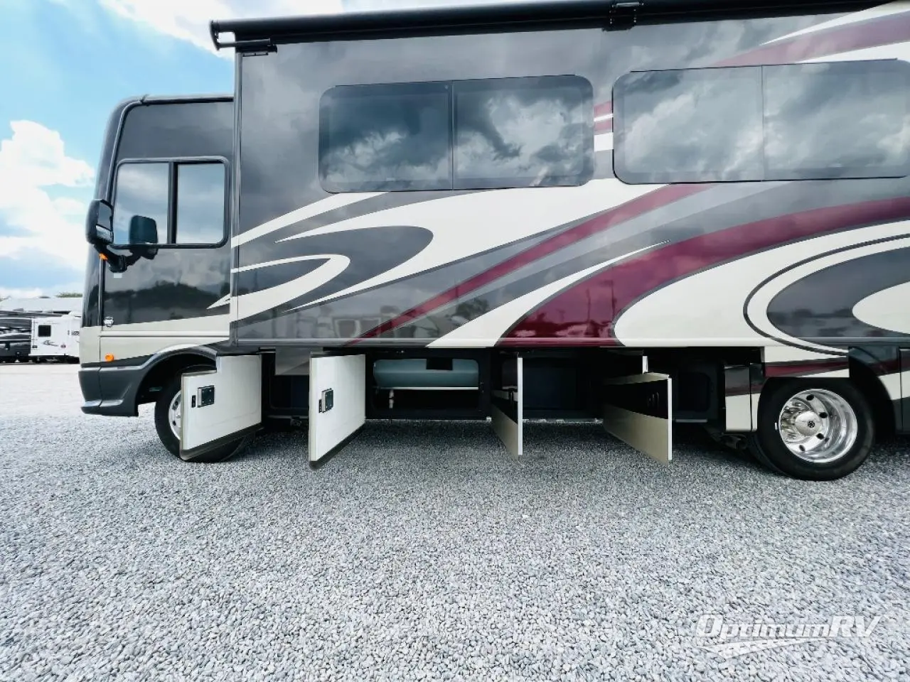 2019 Fleetwood Bounder 33C Photo 30