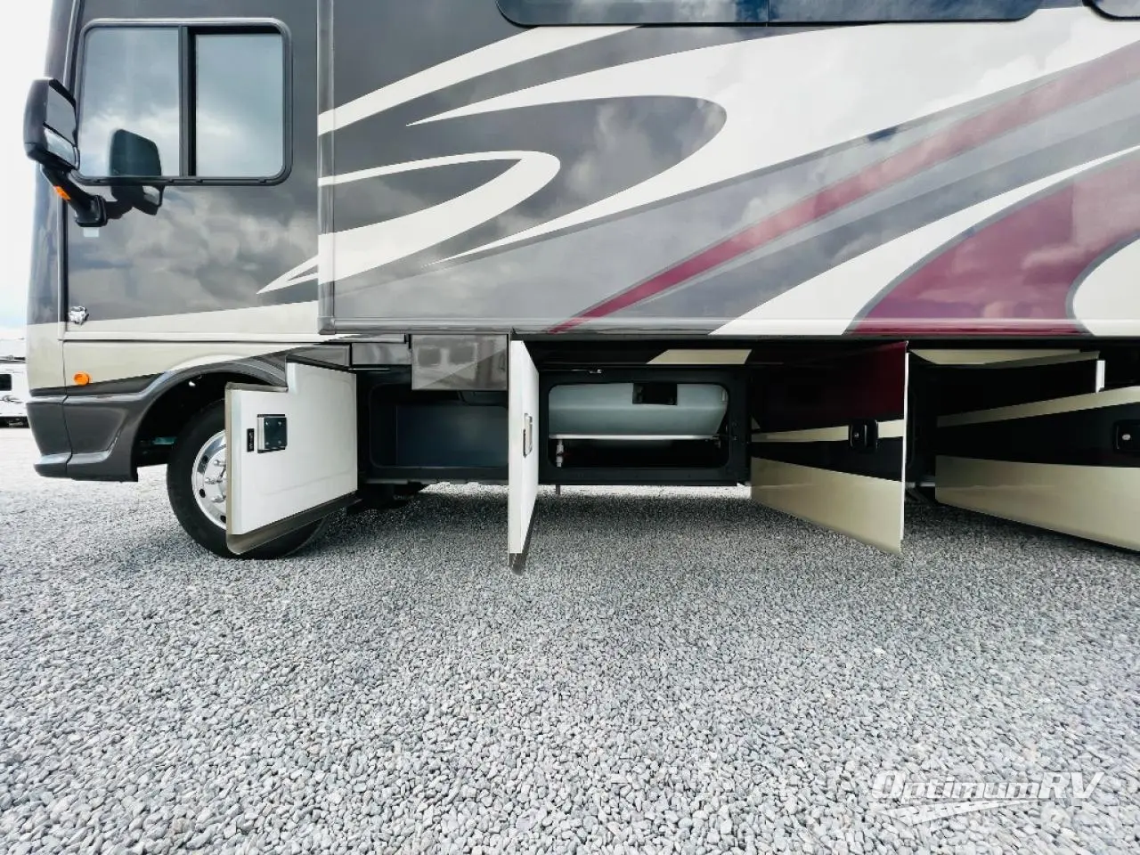 2019 Fleetwood Bounder 33C Photo 32