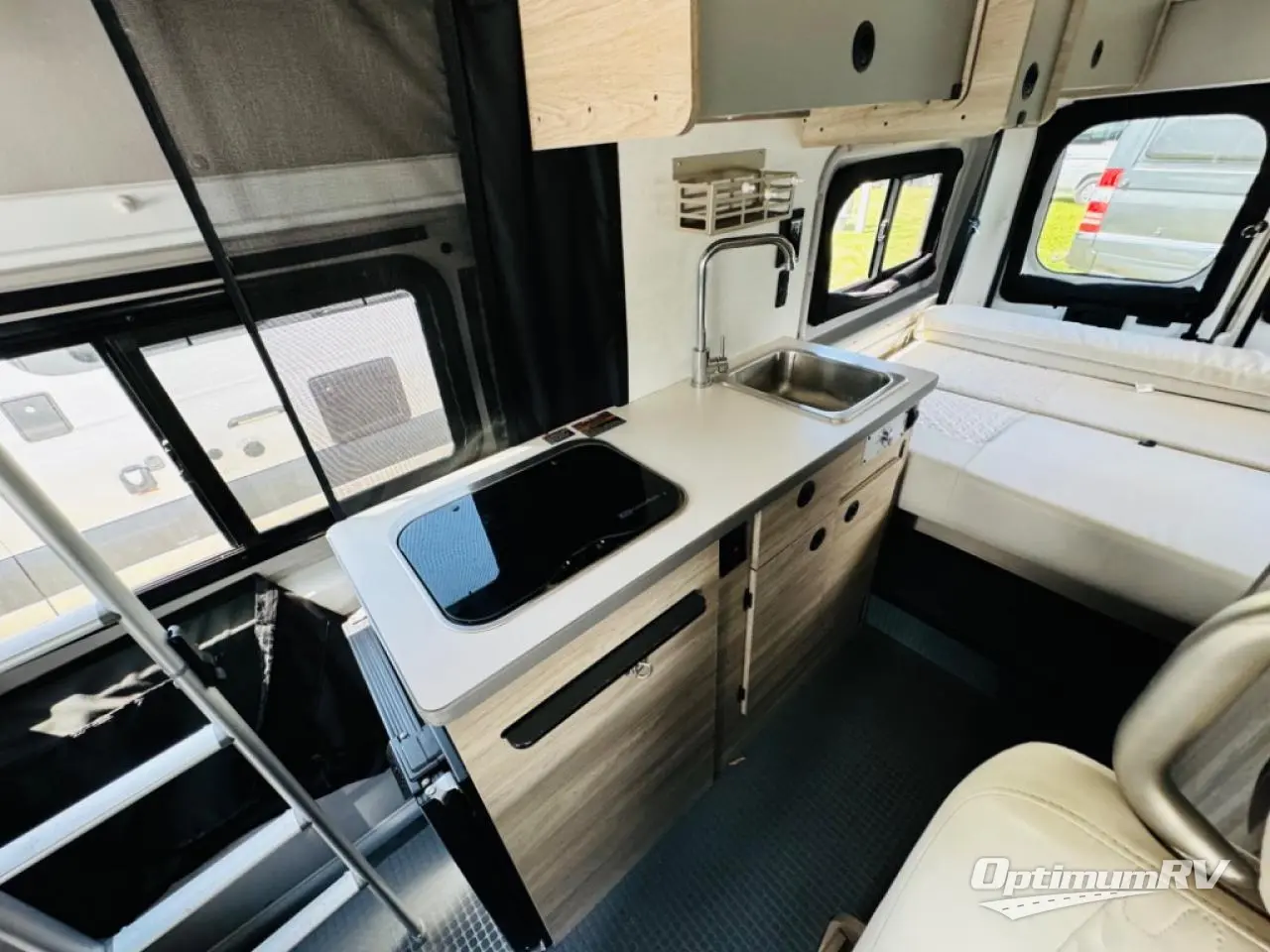 2021 Winnebago Solis 59P Photo 10