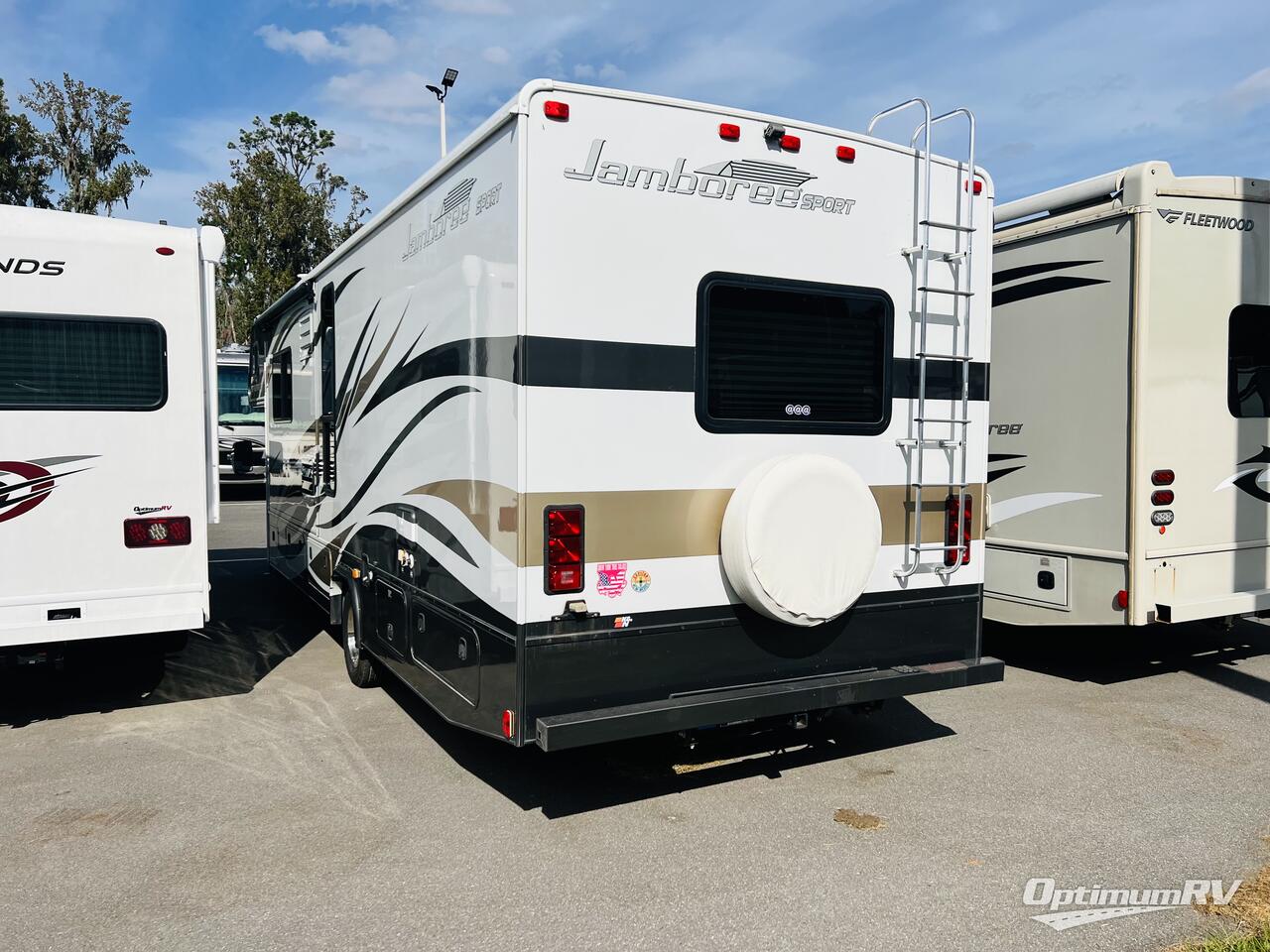 2014 Fleetwood Jamboree Sport 31M Photo 3