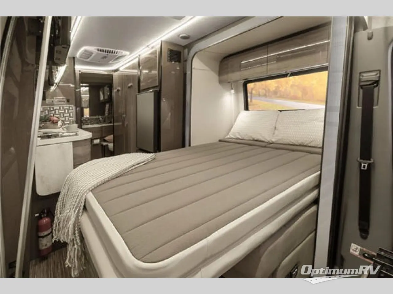 2017 Winnebago Era 70M Photo 20